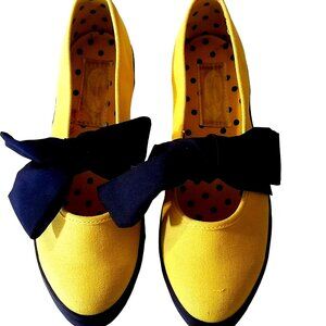 9 West Sport Shoes 7.5 Yellow Canvas Flat Bend Butterfly Black Bow Vintage